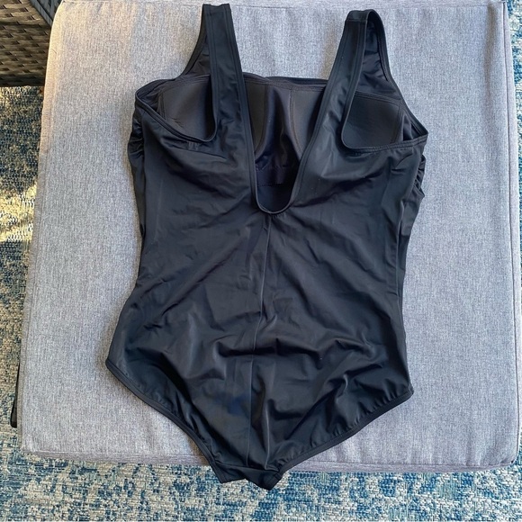 Lands' End Chlorine Resistant Scoop Neck Soft Cup Tugless Sporty One Piece, 18W - Picture 4 of 8